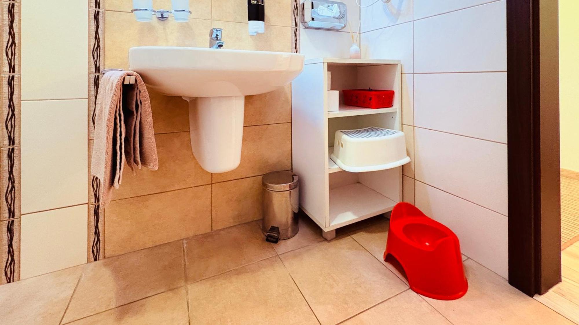 Apartman Elizabeth Bešeňová Eksteriør billede